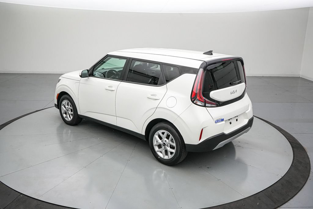 Used 2025 Kia Soul LX w/ LX Technology Package FWD image 6