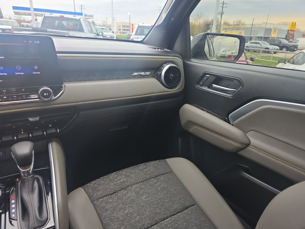 Used 2024 Chevrolet Colorado ZR2 w/ Technology Package image 28