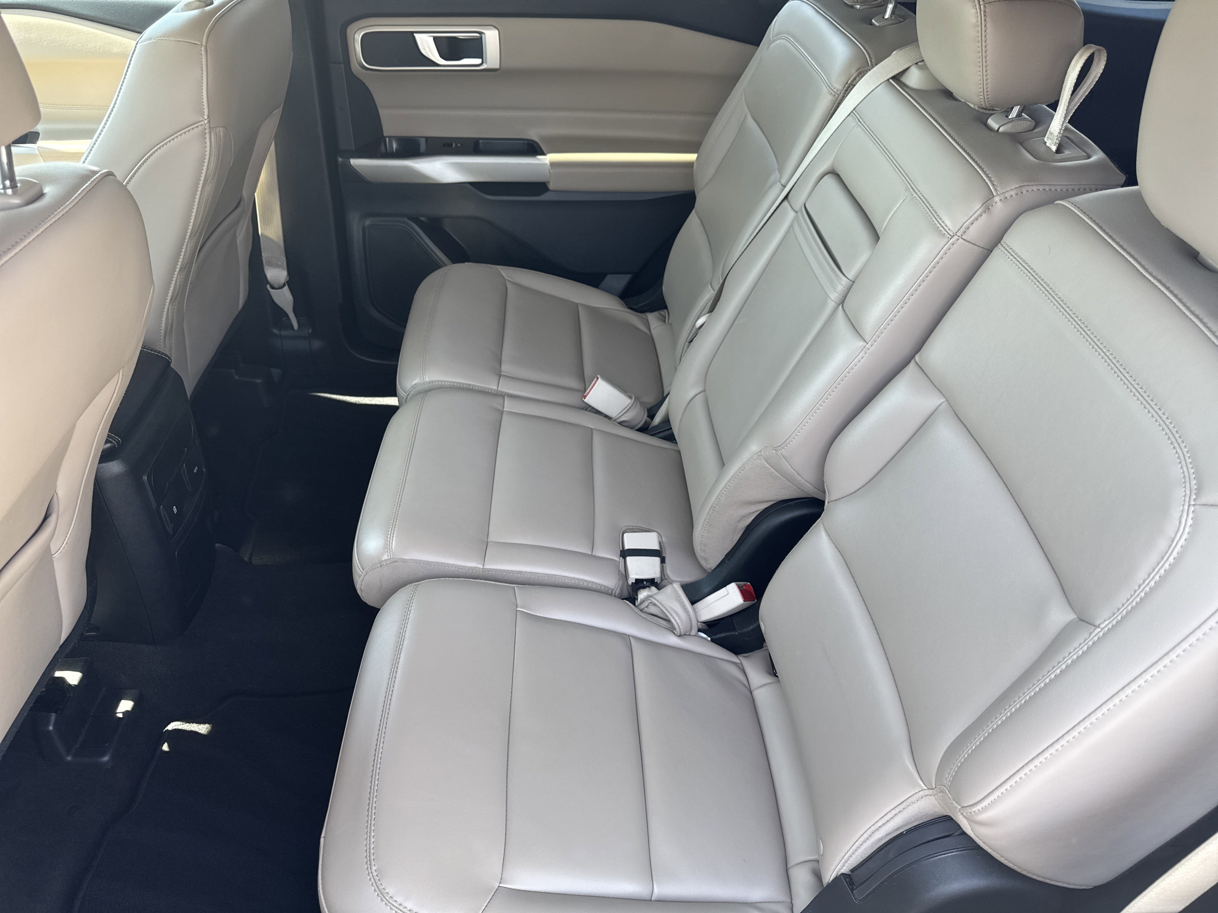 Certified 2023 Ford Explorer XLT w/ Equipment Group 202A RWD image 23