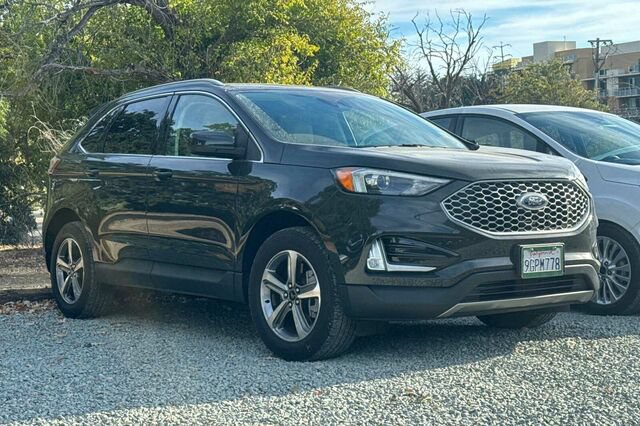 Certified 2023 Ford Edge SEL w/ Convenience Package AWD/4WD image 2