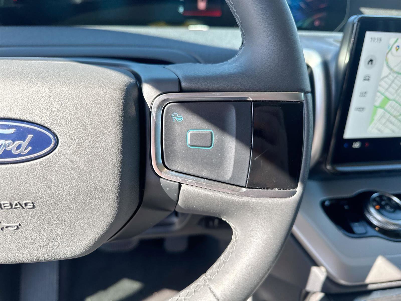 Certified 2025 Ford Expedition Active image 29