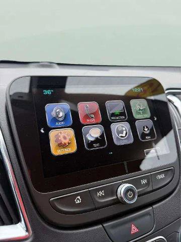 Used 2018 Chevrolet Malibu LT image 12