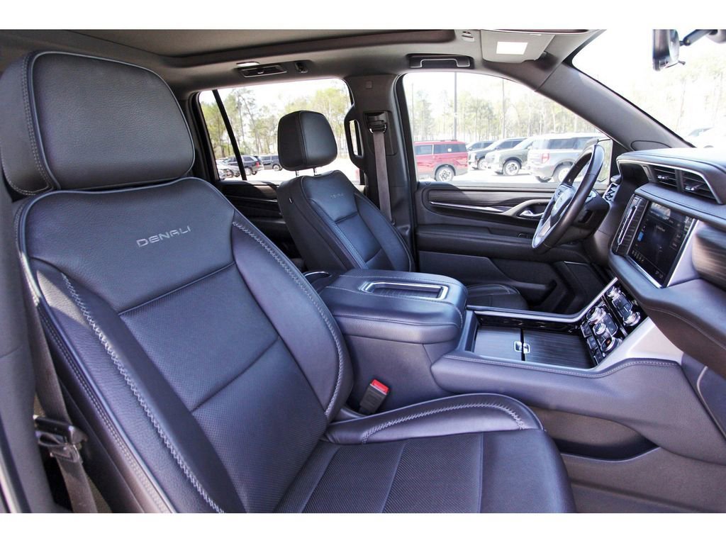 Used 2021 GMC Yukon XL Denali w/ Denali Premium Package image 26