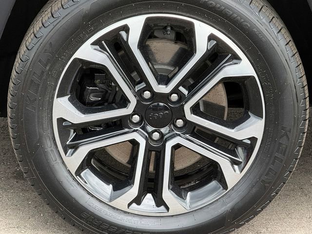 Used 2023 Jeep Compass Limited AWD/4WD image 16