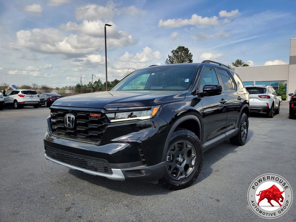 Used 2025 Honda Pilot TrailSport image 1