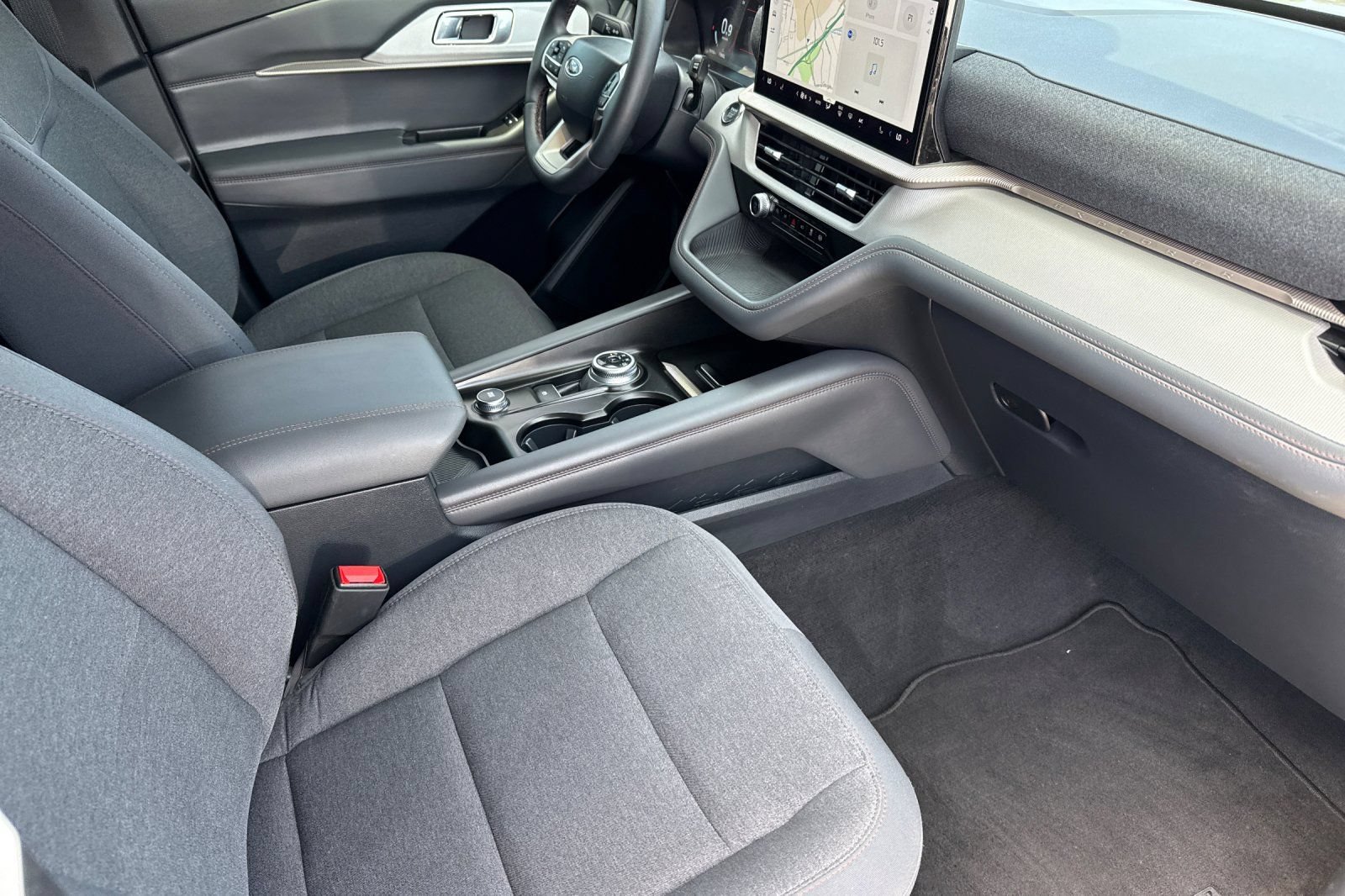 Certified 2025 Ford Explorer Active RWD image 19