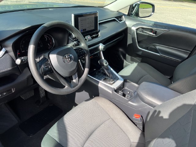 Used 2025 Toyota RAV4 XLE AWD/4WD image 18