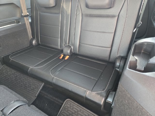 Used 2021 Volkswagen Tiguan SE w/ Panoramic Sunroof Package FWD image 30