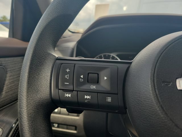 Used 2023 Nissan Rogue SV FWD image 23