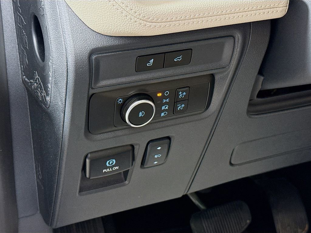 Certified 2024 Ford Expedition Limited image 16