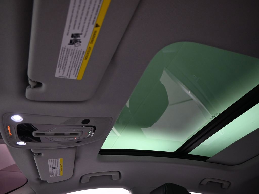 Used 2022 Audi e-tron Premium Plus image 18