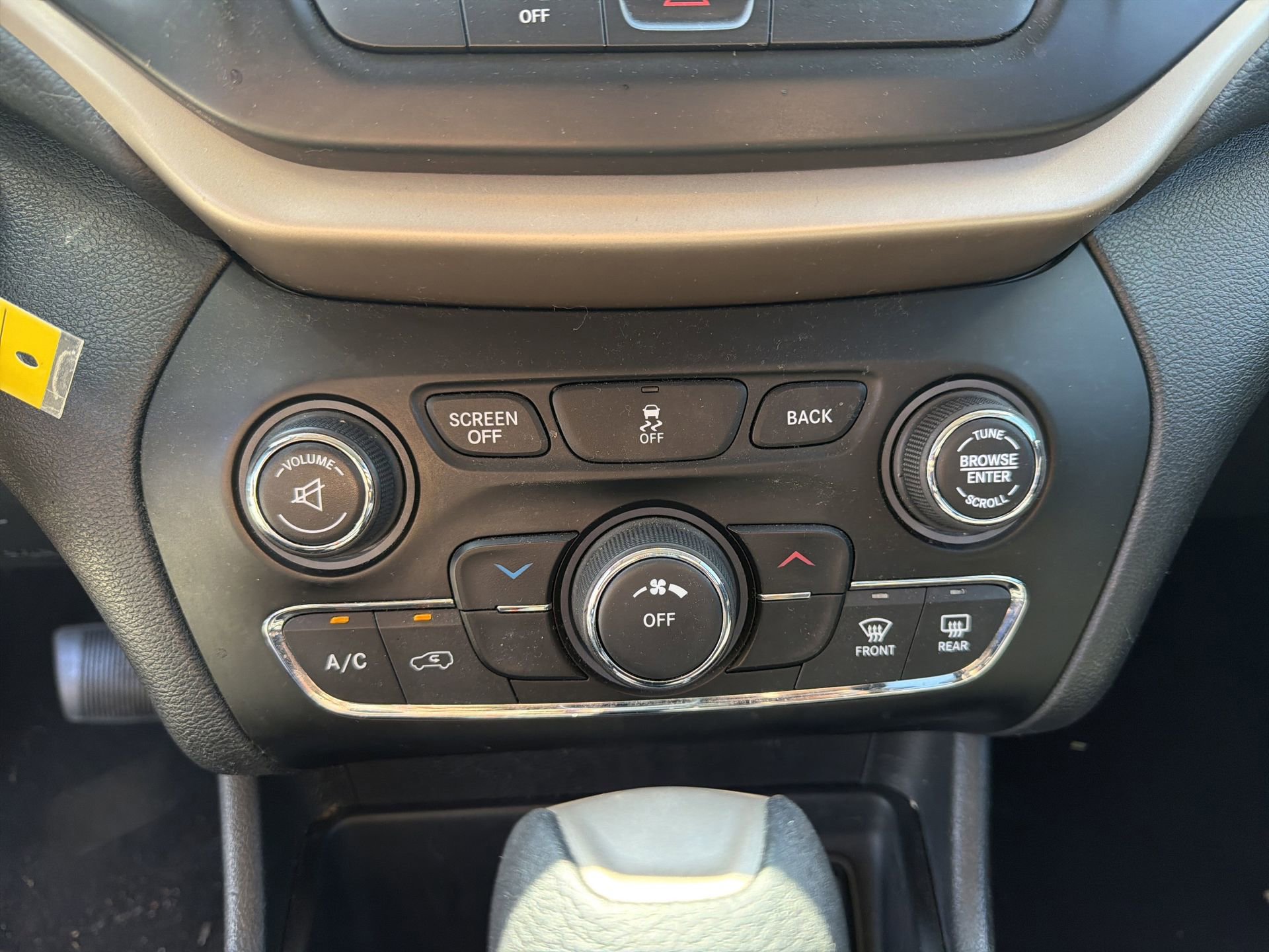 Used 2017 Jeep Cherokee Latitude w/ Safety/Convenience Group image 4