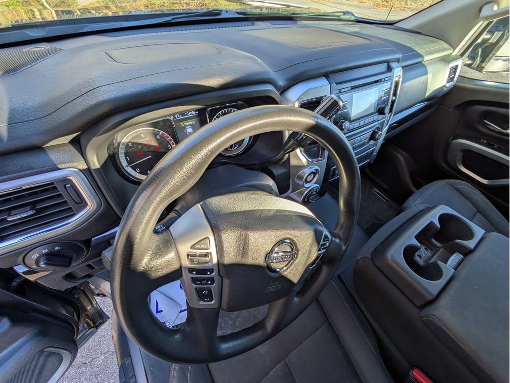 Used 2017 Nissan Titan SV image 13