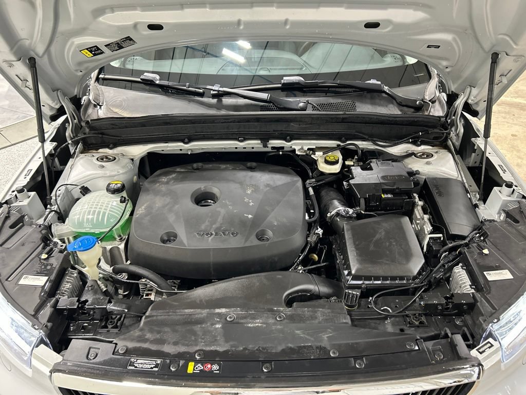 Used 2022 Volvo XC40 T5 Momentum w/ Premium Package AWD/4WD image 30