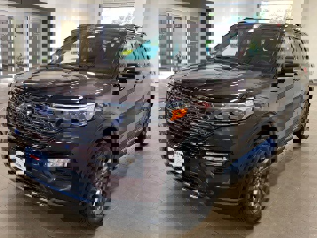 Certified 2022 Ford Explorer XLT w/ Equipment Group 202A image 4