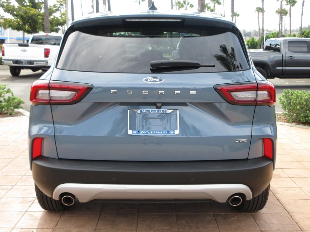 Certified 2025 Ford Escape SE FWD image 3