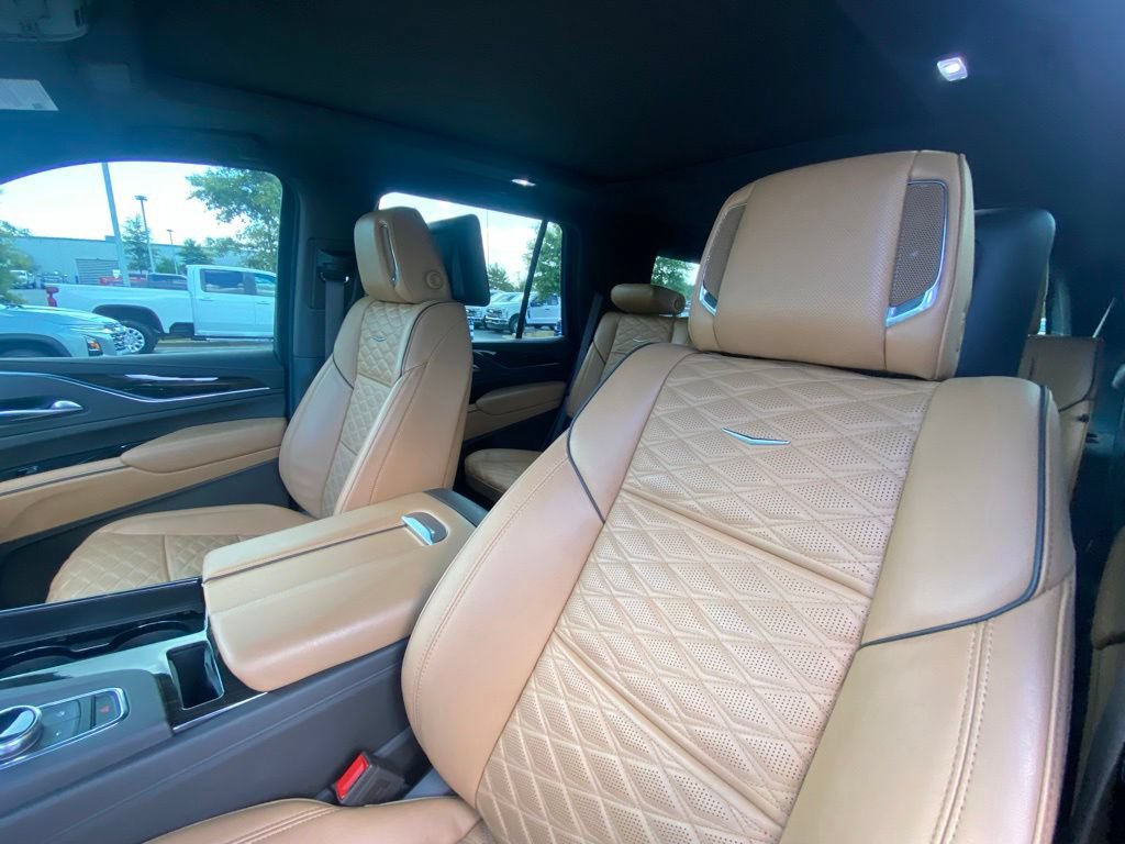 Used 2023 Cadillac Escalade Premium Luxury w/ Performance Package AWD/4WD image 22
