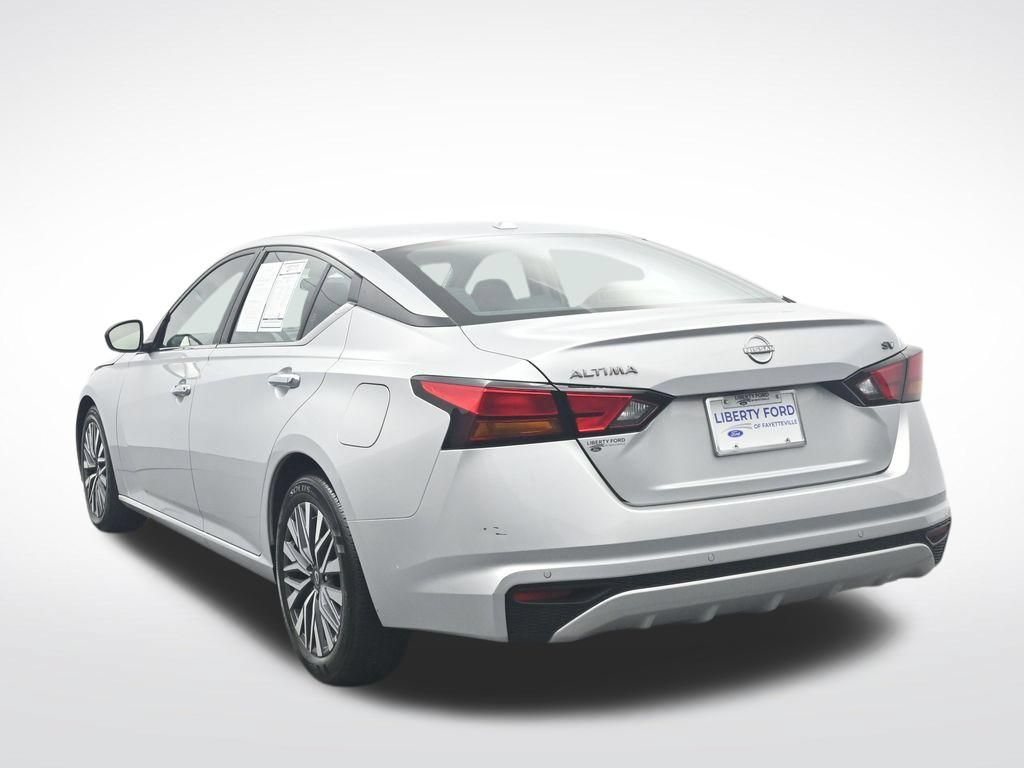 Used 2024 Nissan Altima 2.5 SV FWD image 9