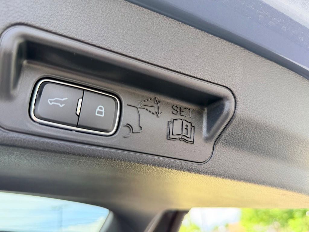 Certified 2025 Ford Explorer ST-Line w/ Premium Package RWD image 34