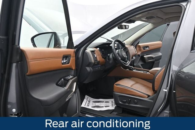 Used 2025 Nissan Pathfinder Platinum w/ Cargo Package AWD/4WD image 17