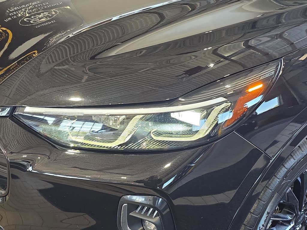 Certified 2023 Ford Escape ST-Line Elite AWD/4WD image 28