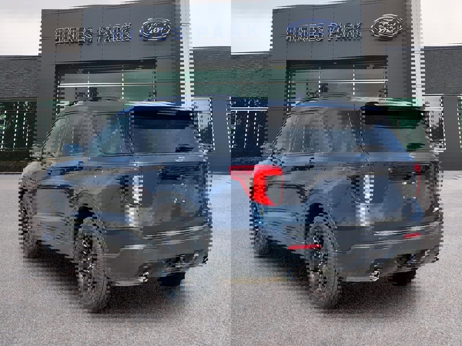 Certified 2024 Ford Explorer ST-Line w/ Class IV Trailer Tow Package image 3