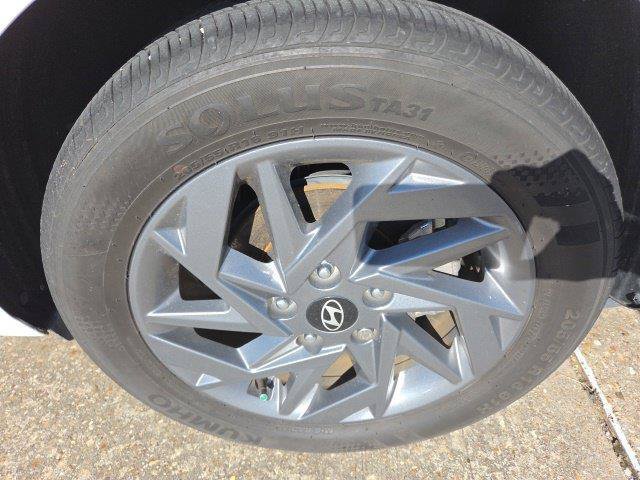 Used 2024 Hyundai Elantra Blue FWD image 18