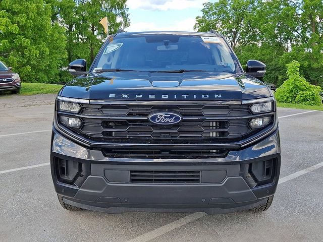 Certified 2025 Ford Expedition Active AWD/4WD image 3