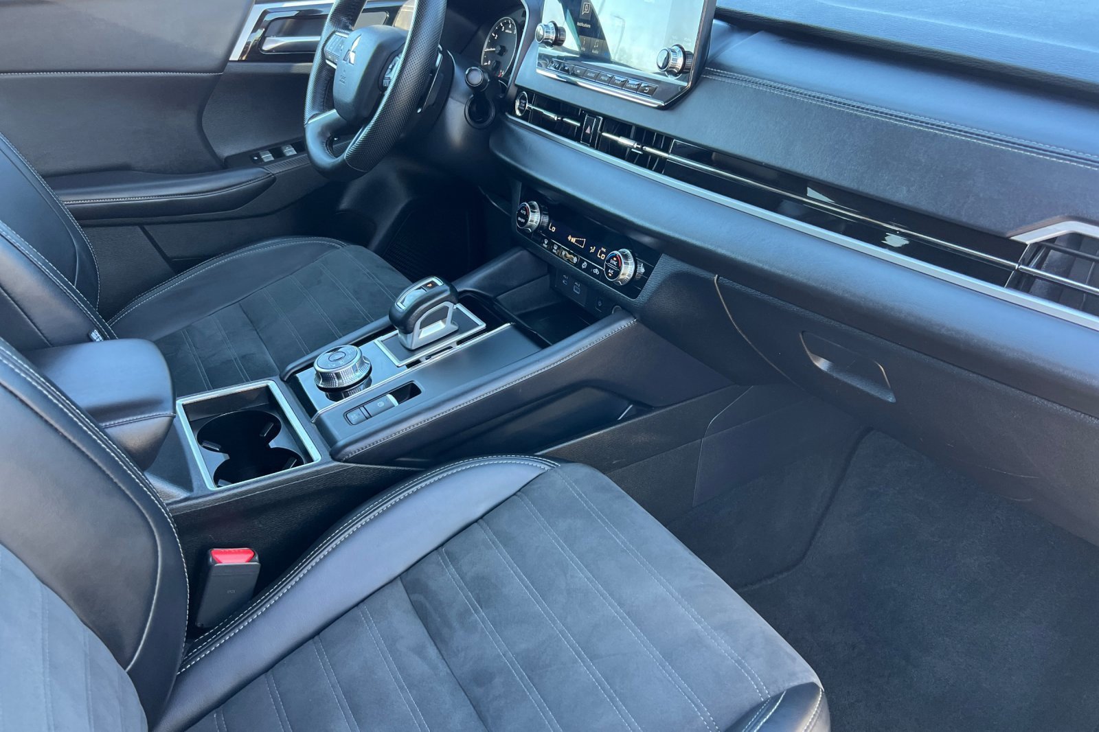 Used 2024 Mitsubishi Outlander FWD image 18