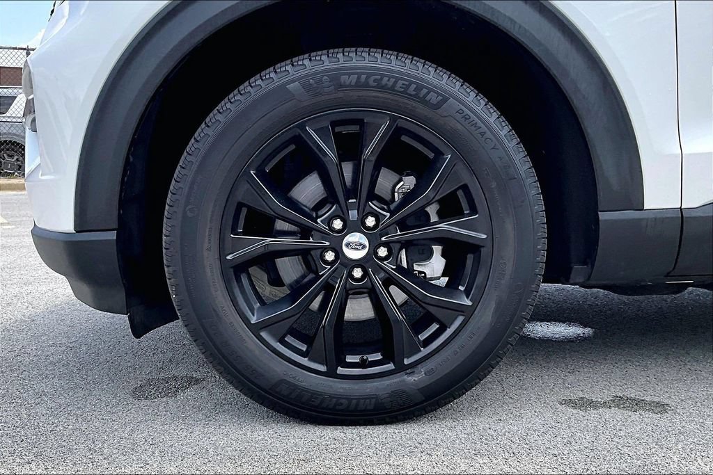 Certified 2023 Ford Explorer XLT w/ Equipment Group 202A AWD/4WD image 9