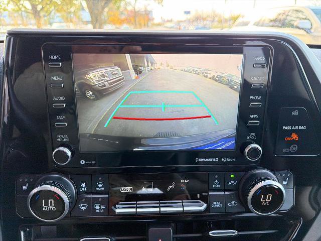 Used 2021 Toyota Highlander XLE AWD/4WD image 28
