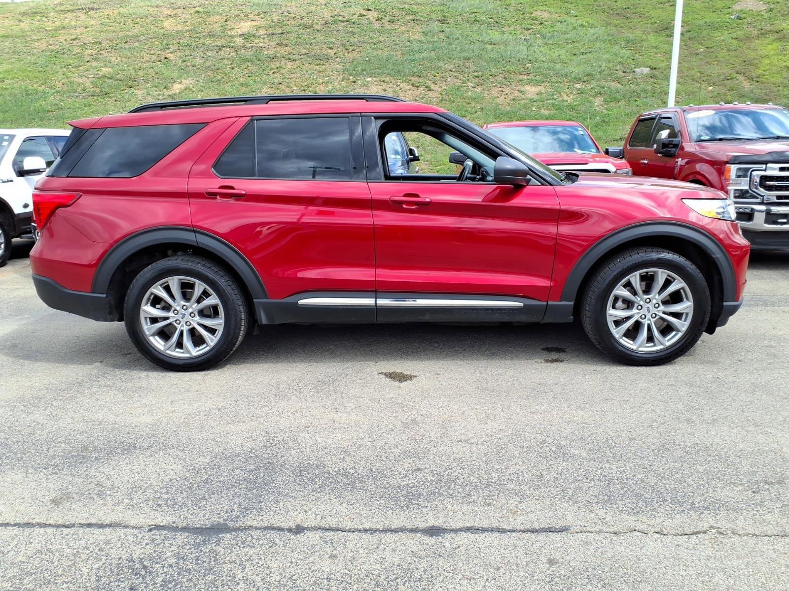 Certified 2023 Ford Explorer XLT w/ Equipment Group 202A image 3