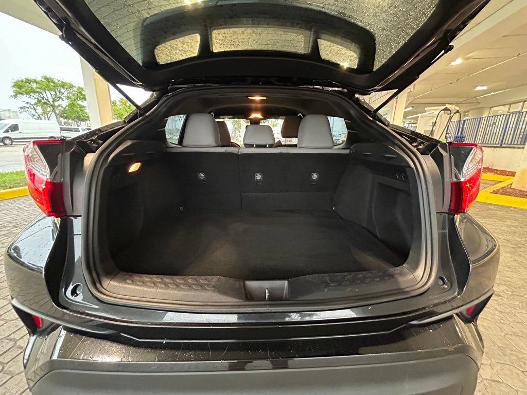 Used 2019 Toyota C-HR XLE FWD image 27