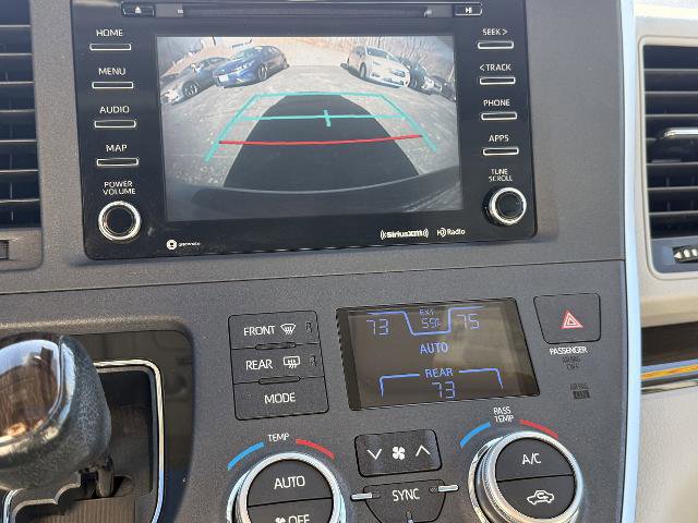 Used 2020 Toyota Sienna XLE Premium image 19