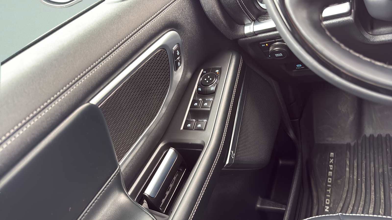 Certified 2025 Ford Expedition Platinum w/ Stealth Performance Package image 11