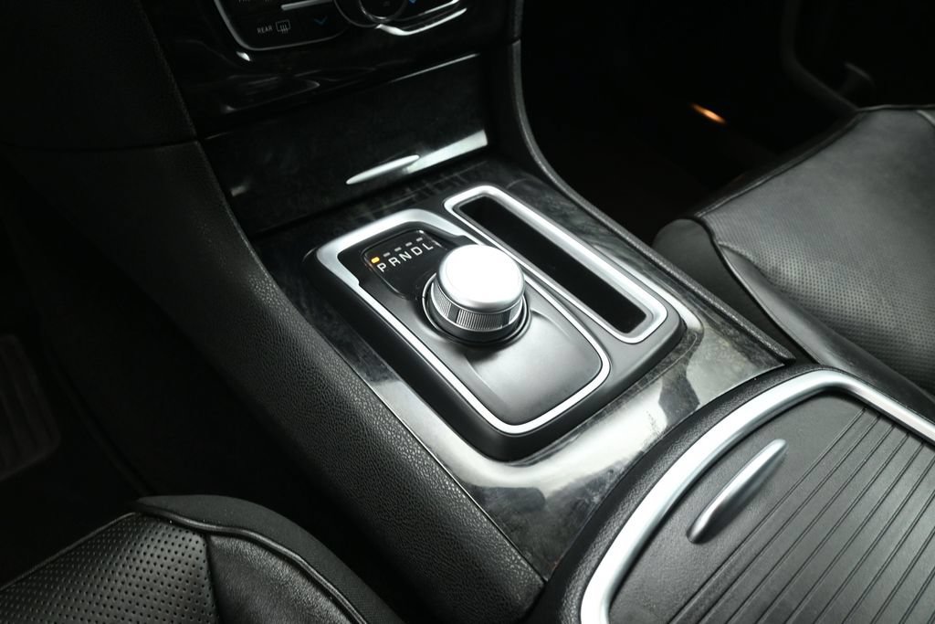 Used 2020 Chrysler 300 Limited AWD/4WD image 15