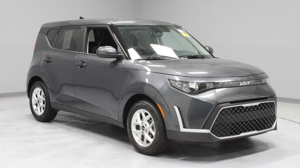 Used 2023 Kia Soul S FWD image 1
