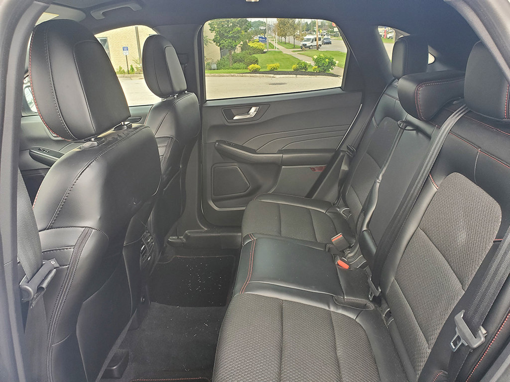 Certified 2023 Ford Escape ST-Line w/ Tech Pack #1 AWD/4WD image 6
