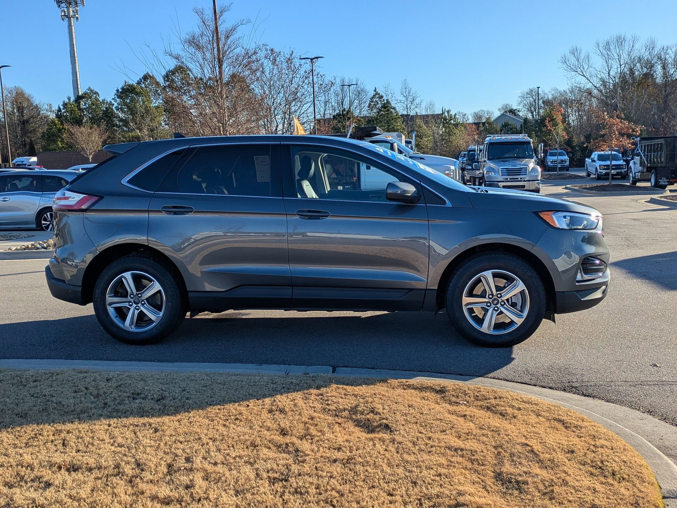 Certified 2022 Ford Edge SEL w/ Convenience Package image 3