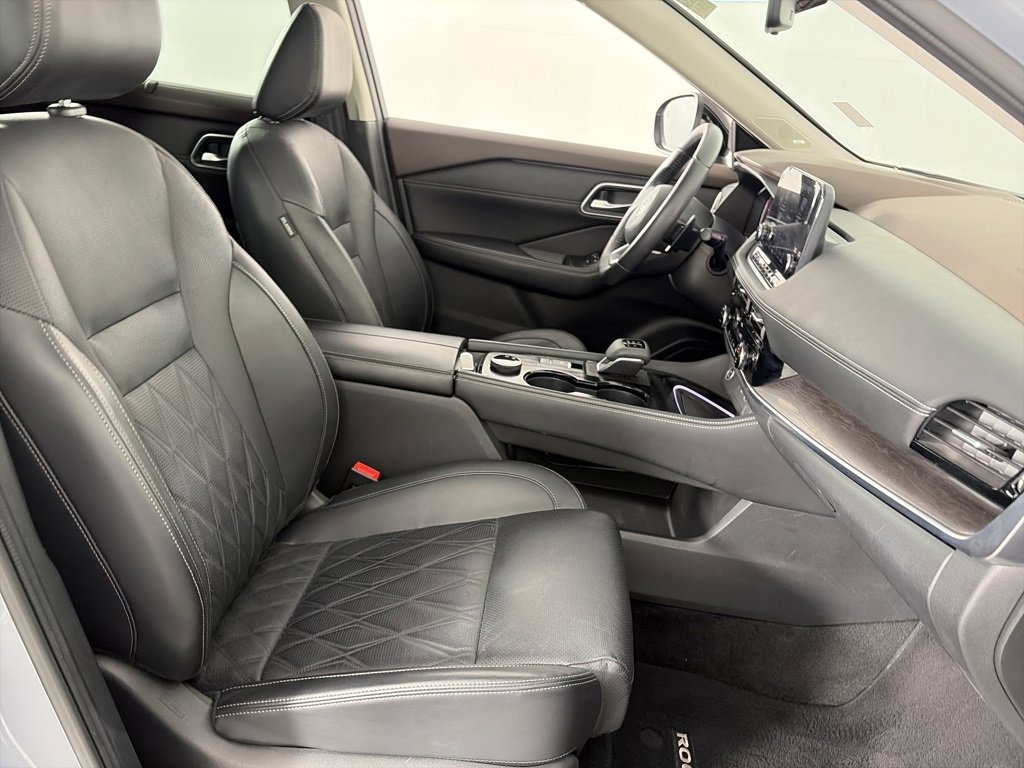 Used 2022 Nissan Rogue Platinum w/ Head-Up Display Package image 31