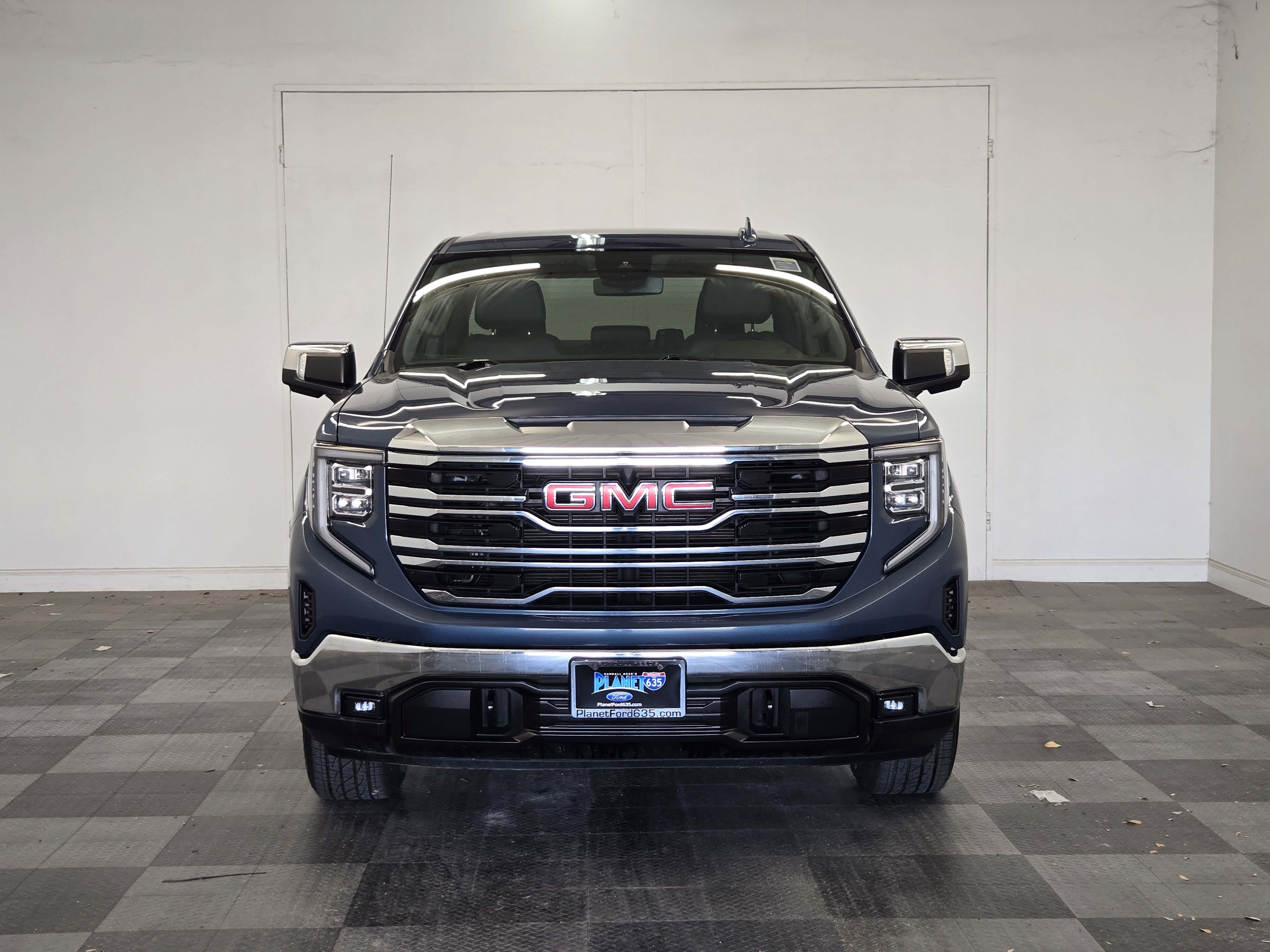 Used 2024 GMC Sierra 1500 SLT RWD image 3