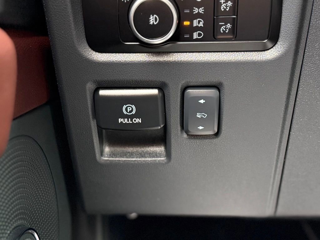 Certified 2024 Ford Expedition Limited image 29