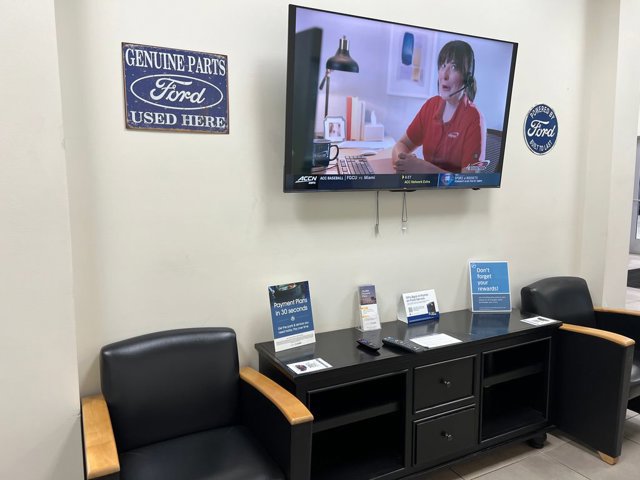 Certified 2020 Ford Escape SEL image 9