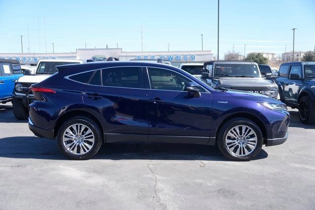 Used 2021 Toyota Venza Limited image 3