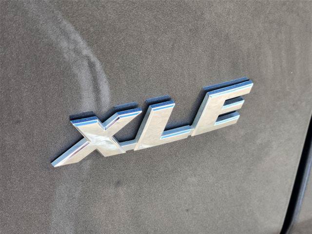 Used 2021 Toyota RAV4 XLE FWD image 11