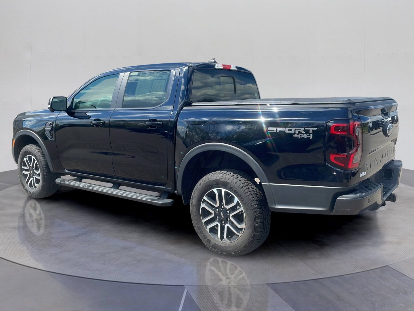 Certified 2025 Ford Ranger Lariat w/ Advanced Towing Package AWD/4WD image 9