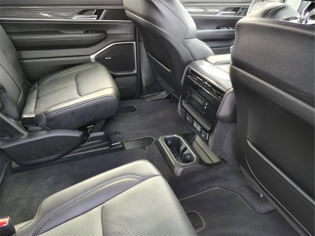 Used 2022 Jeep Wagoneer Series III w/ Flexible Seating Group image 30