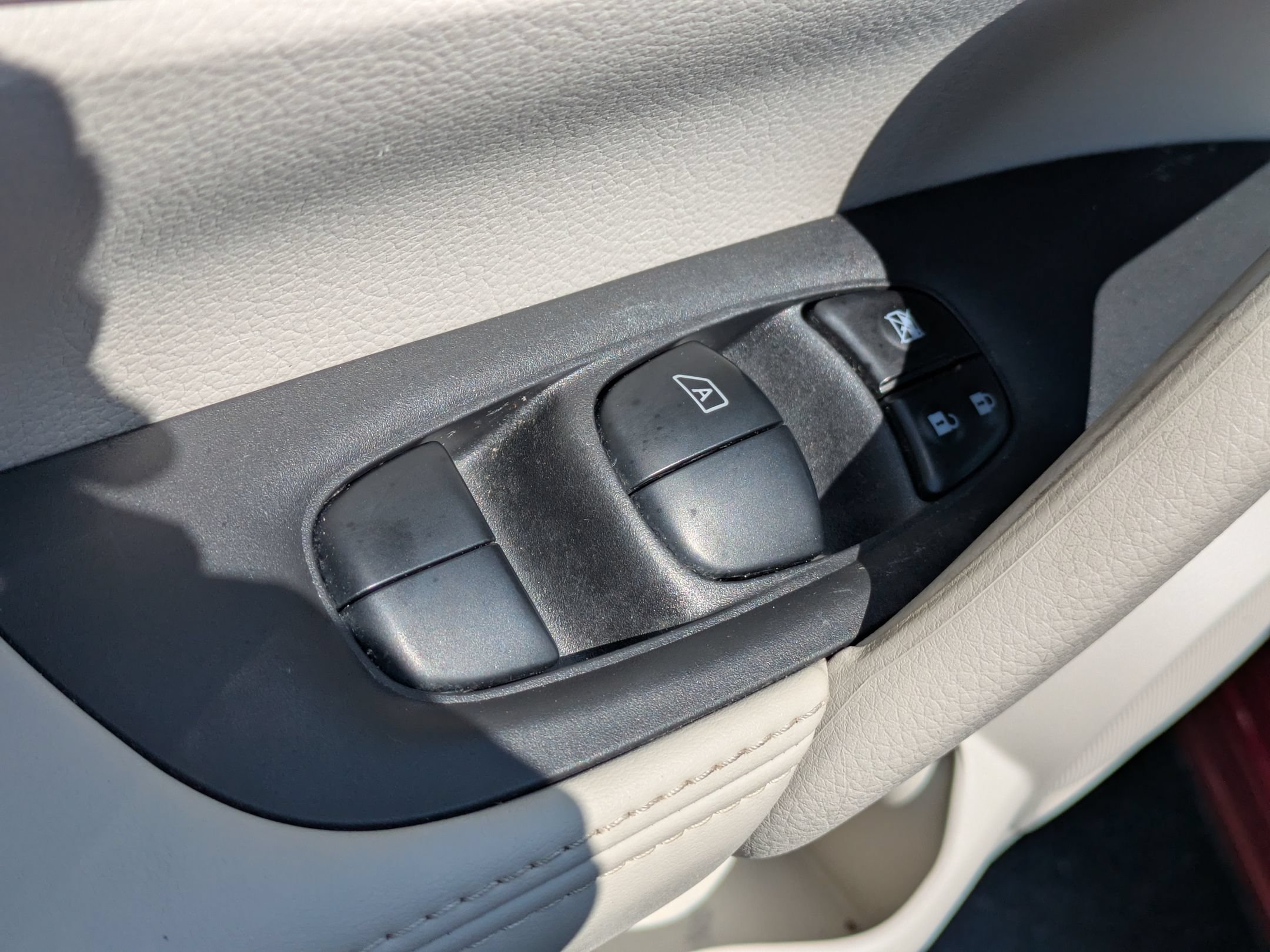 Used 2021 Nissan Rogue Sport SL FWD image 11