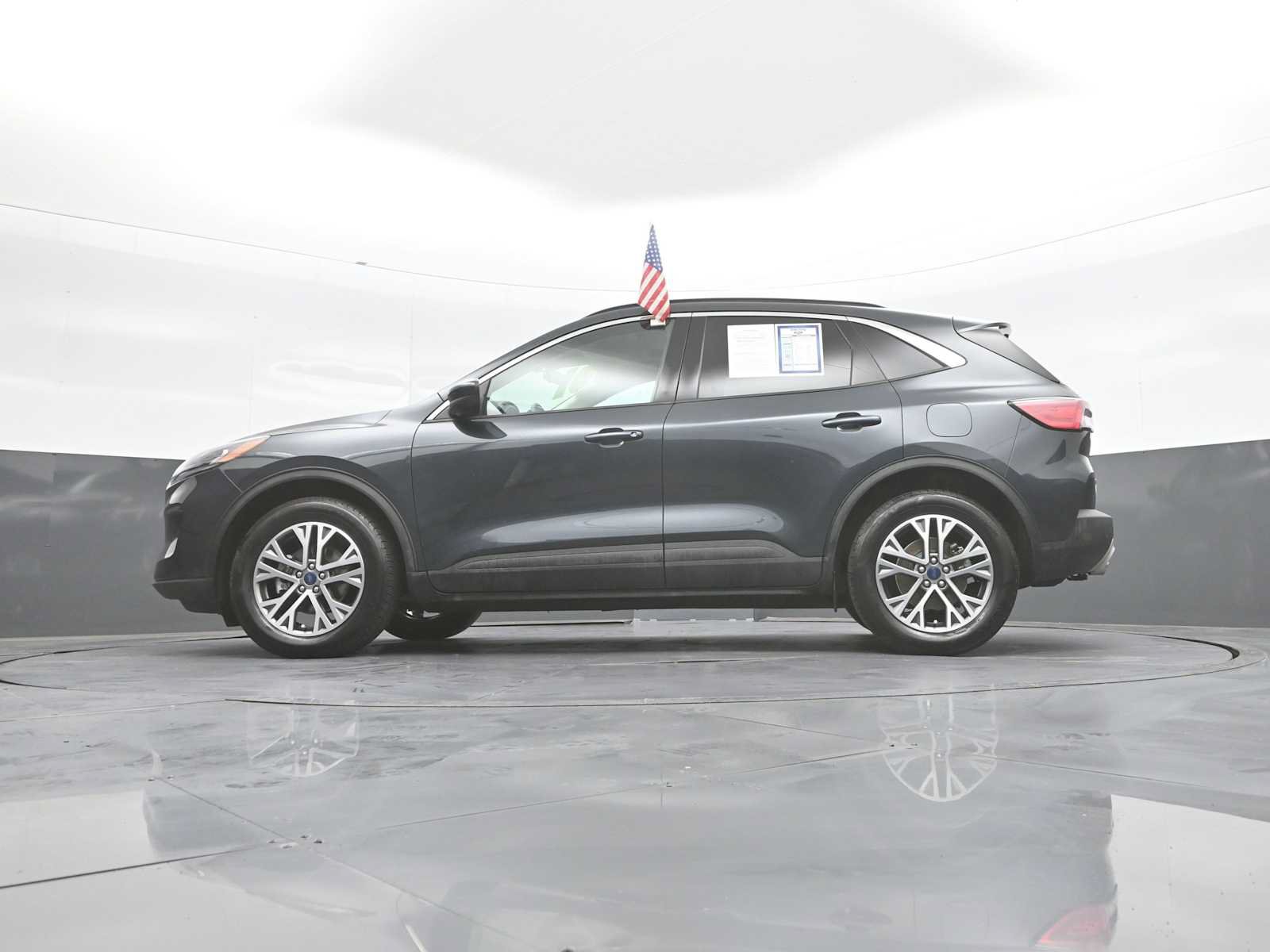 Certified 2022 Ford Escape SEL w/ Technology Package AWD/4WD image 39