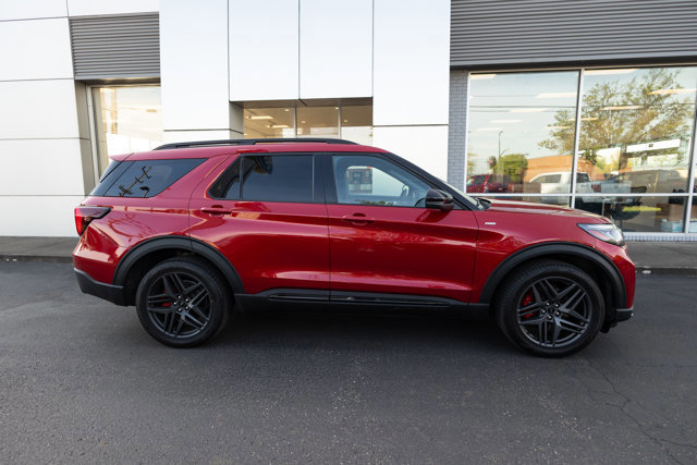 Certified 2025 Ford Explorer ST-Line w/ Premium Package image 5